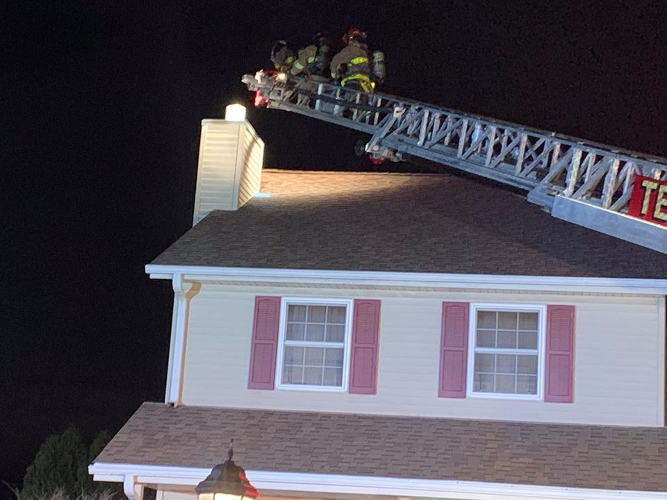 Former firefighter puts out chimney fire at his home in Muskego